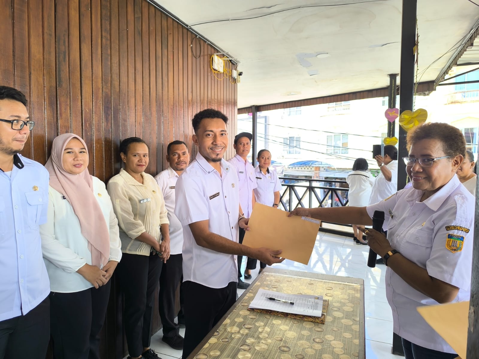 APEL PAGI DAN PENYERAHAN SK PNS DI DP3AKB PROVINSI PAPUA