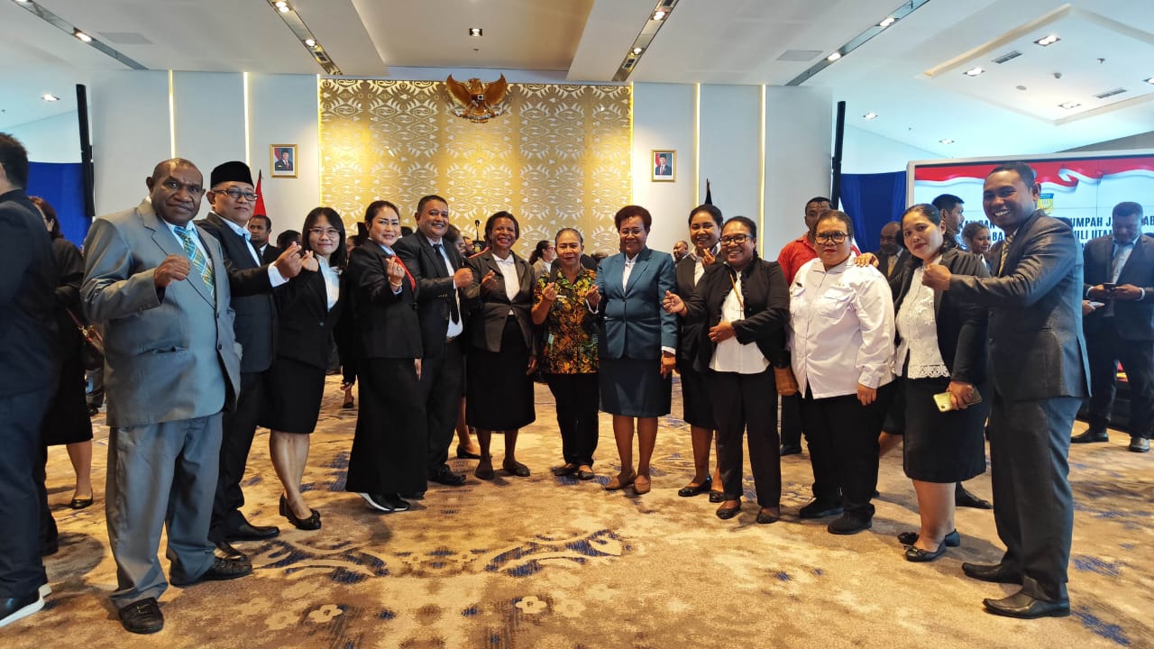 PEMPROV PAPUA LANTIK 130 PEJABAT, TERMASUK 14 PEJABAT STRUKTURAL DI DP3AKB 