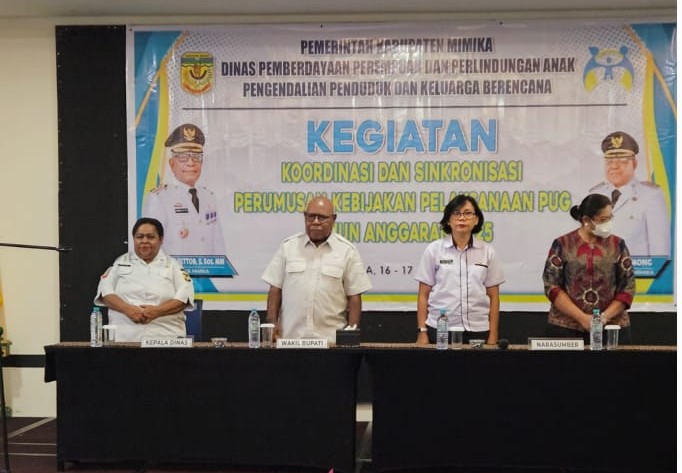 Plt. Kepala Bidang Pelembagaan dan Pengarustamaan Gender (PUG) DP3AKB Papua Hadir sebagai Narasumber di Kabupaten Mimika