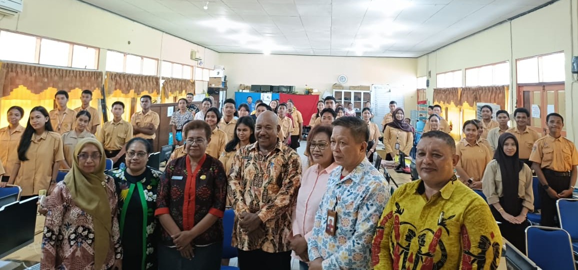 EDUKASI KESEHATAN REPRODUKSI UNTUK REMAJA DI BIAK