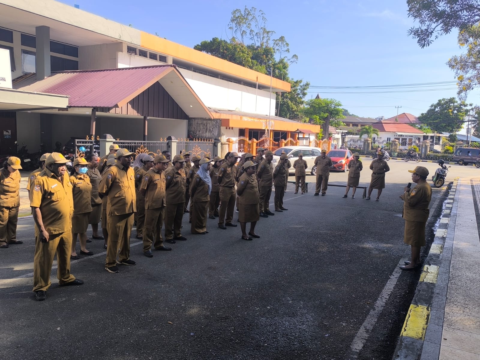 Apel Pagi Perdana 2026, Kadis DP3AKB Papua Tekankan Prioritas Pelayanan Masyarakat