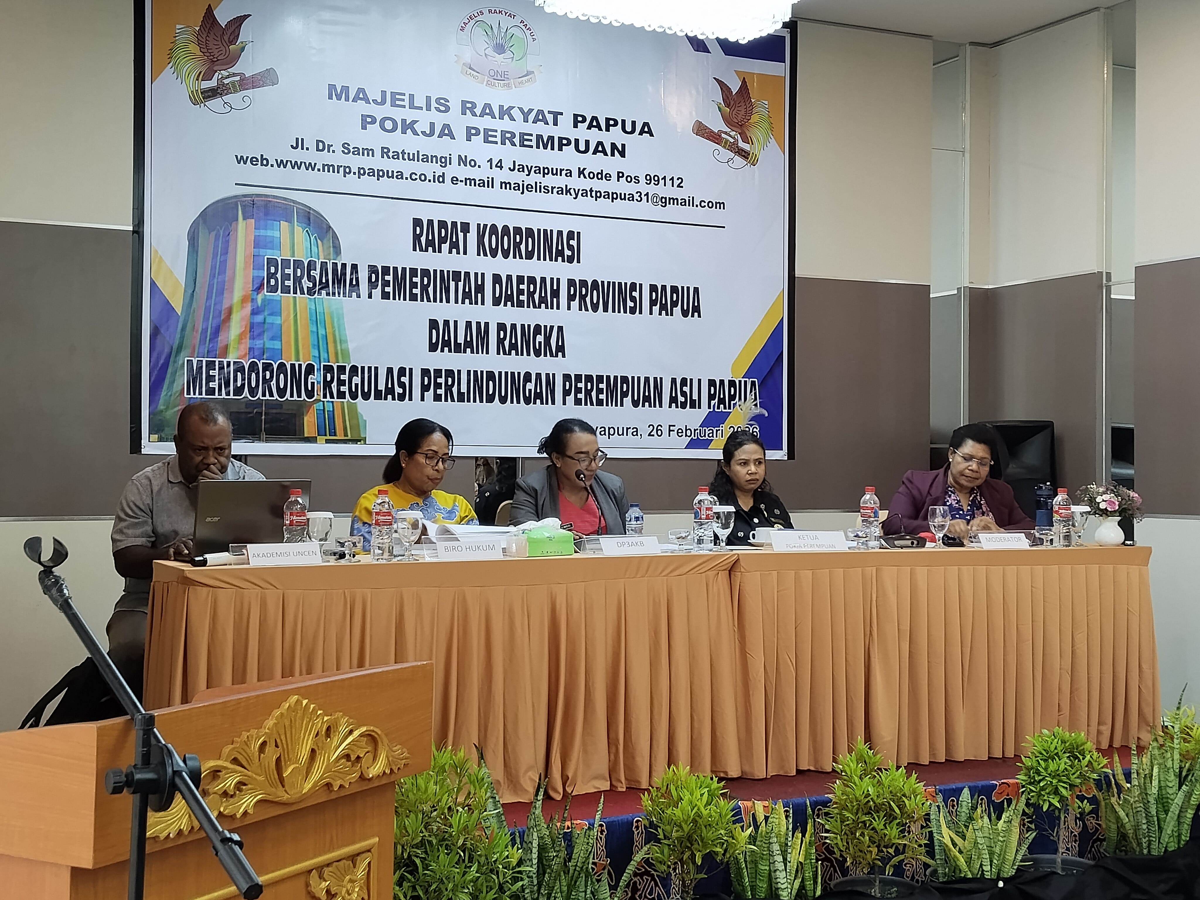 Plt. Kepala DP3AP2KB Papua Hadir sebagai Narasumber dalam Rakor MRP Pokja Perempuan